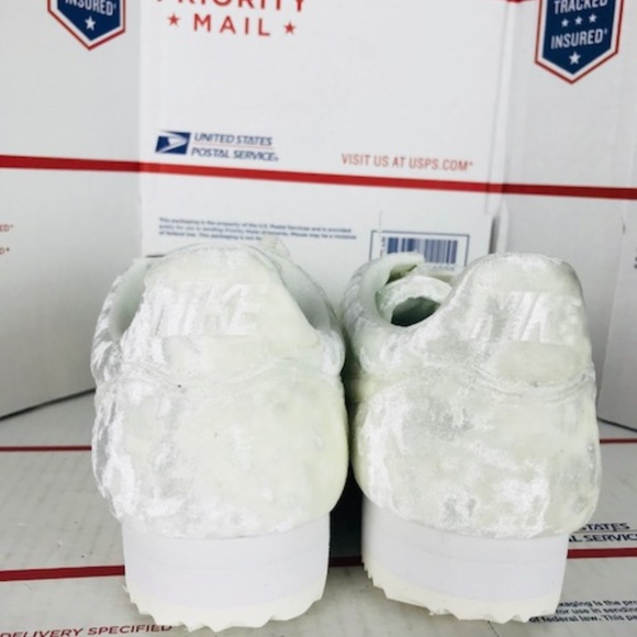 Womens Nike Cortez Classic Velvet AA3255-100 Sz9.5 - Picture 7 of 8